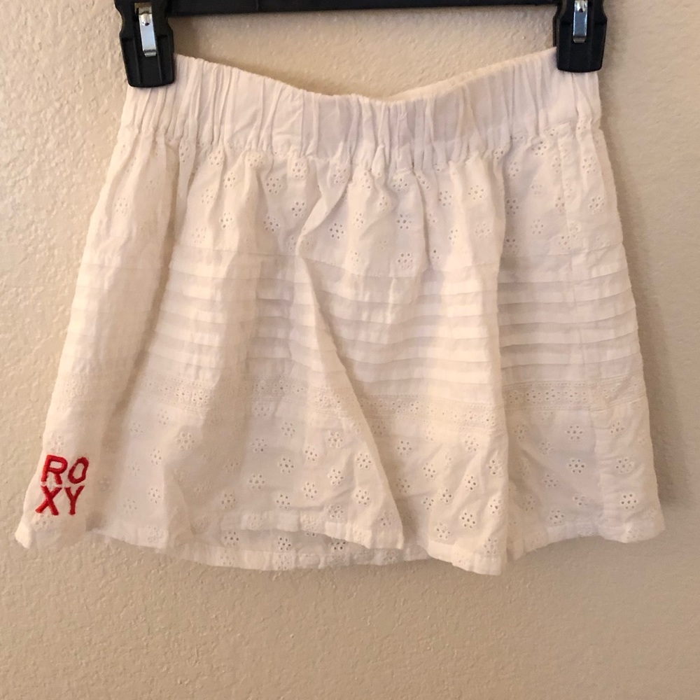 VEUC, Beautiful White Roxy Skirt!